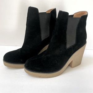 Urban Outfitters Posey Gumsole Black Booties Size 8